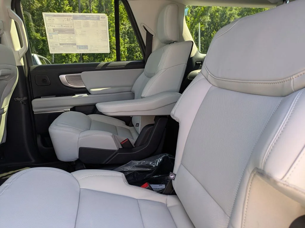 New 2027 Star White Metallic Tri-Coat Ford Platinum image 17