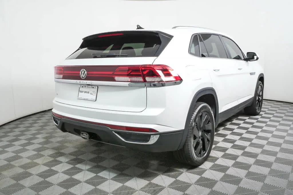 New 2026 Opal White Pearl Volkswagen 2.0T SE w/Technology image 3