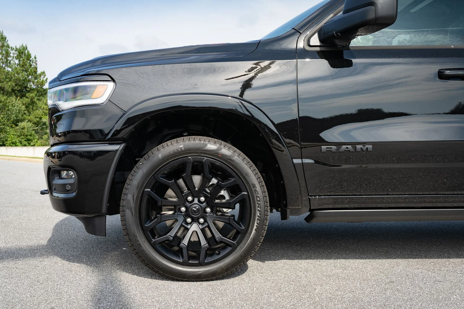 New 2026 Diamond Black Crystal Pearl-Coat Exterior Paint RAM Limited image 11