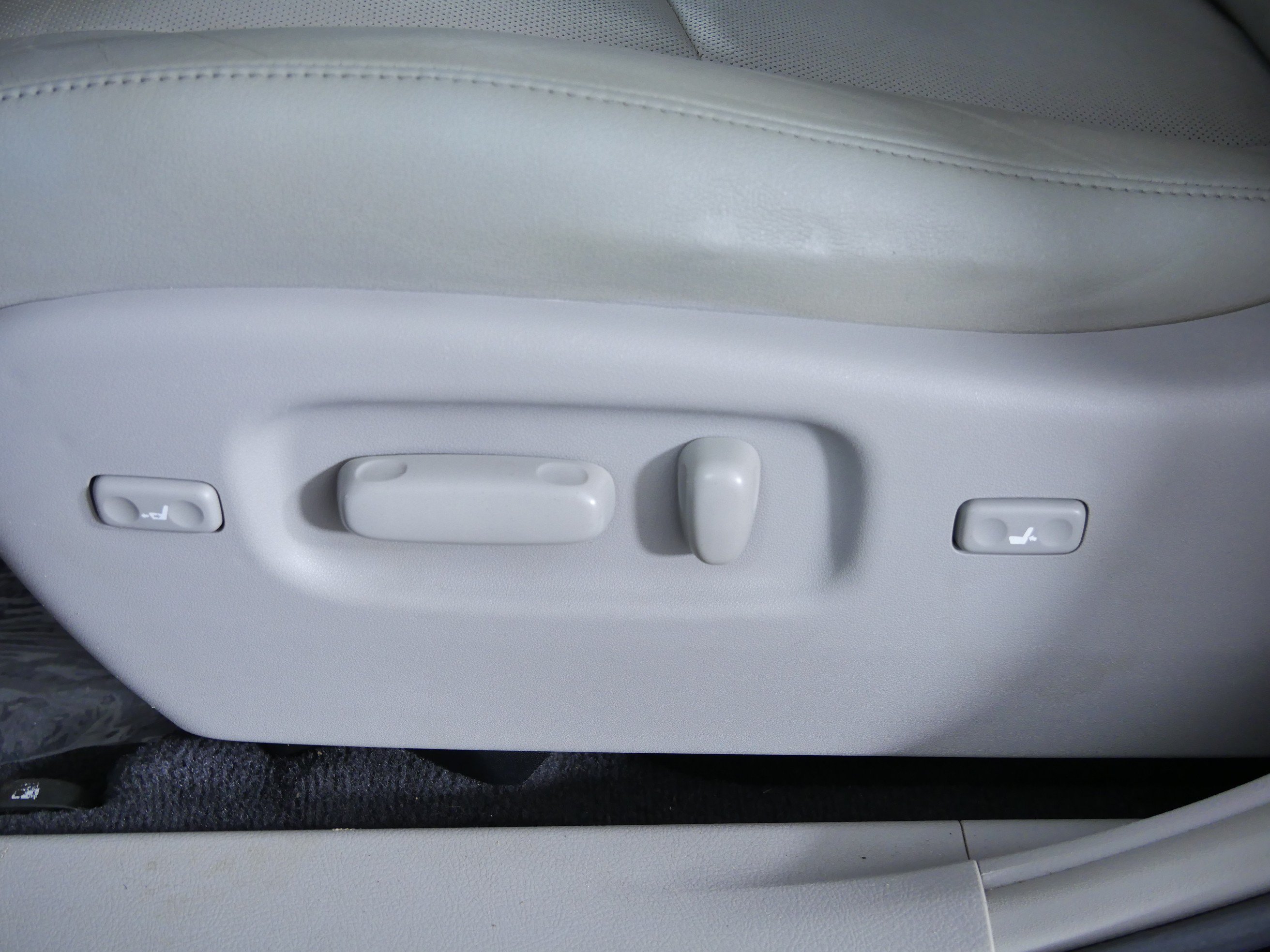 Used 2013 Black Toyota Limited image 21