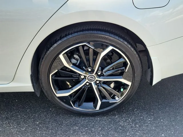Certified Used 2023 White Nissan 2.5 SR image 7