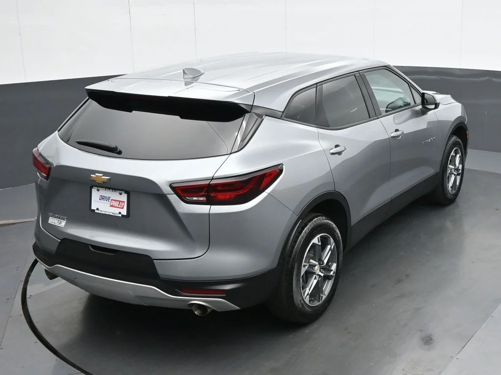 Used 2025 Gray Chevrolet LT image 22