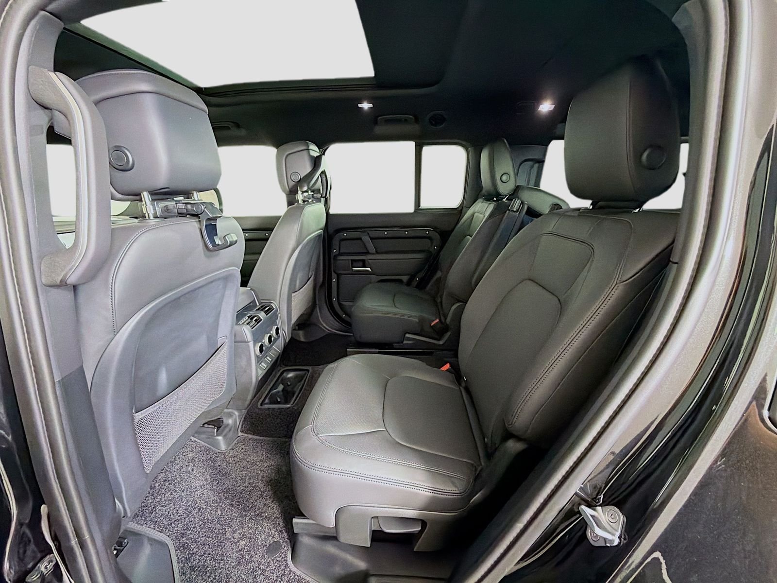New 2026 Santorini Black Land Rover S image 27