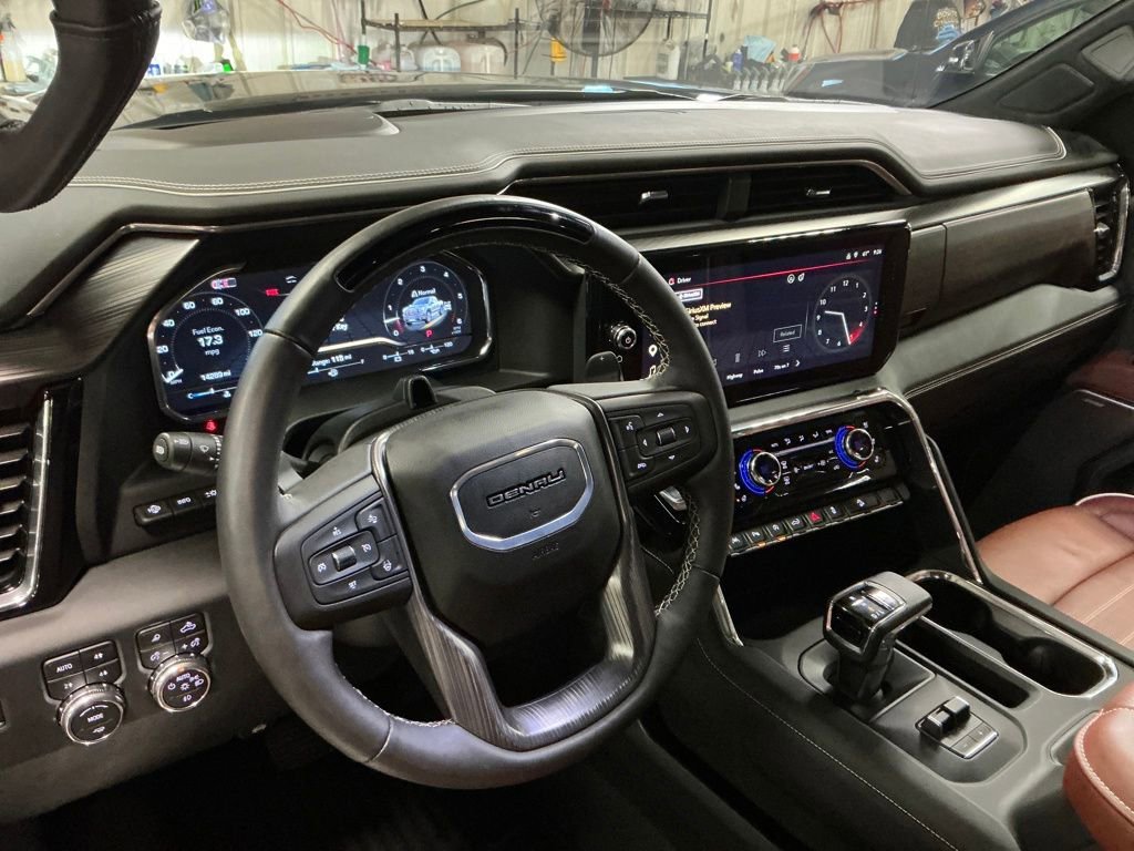 Used 2025 Onyx Black GMC Denali Ultimate image 17