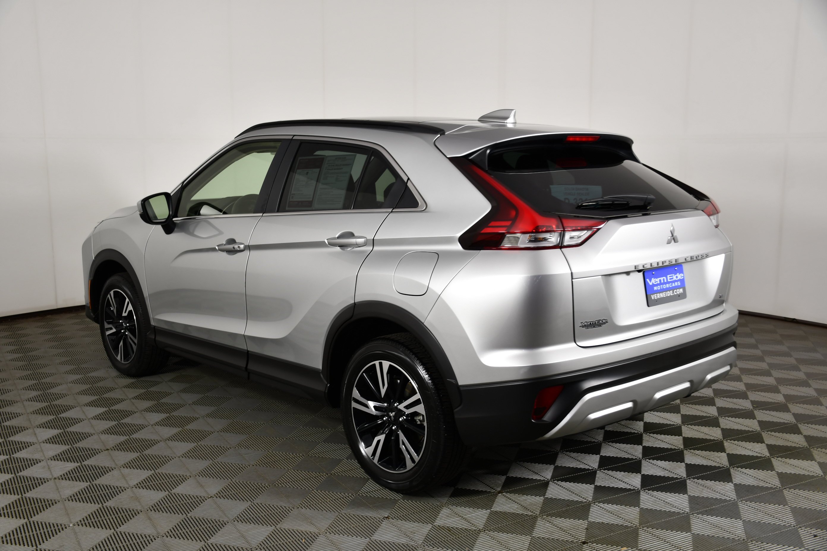 Certified Used 2024 Alloy Silver Metallic Mitsubishi SE image 8