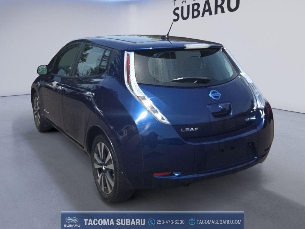 Used 2016 Blue Nissan SV image 3