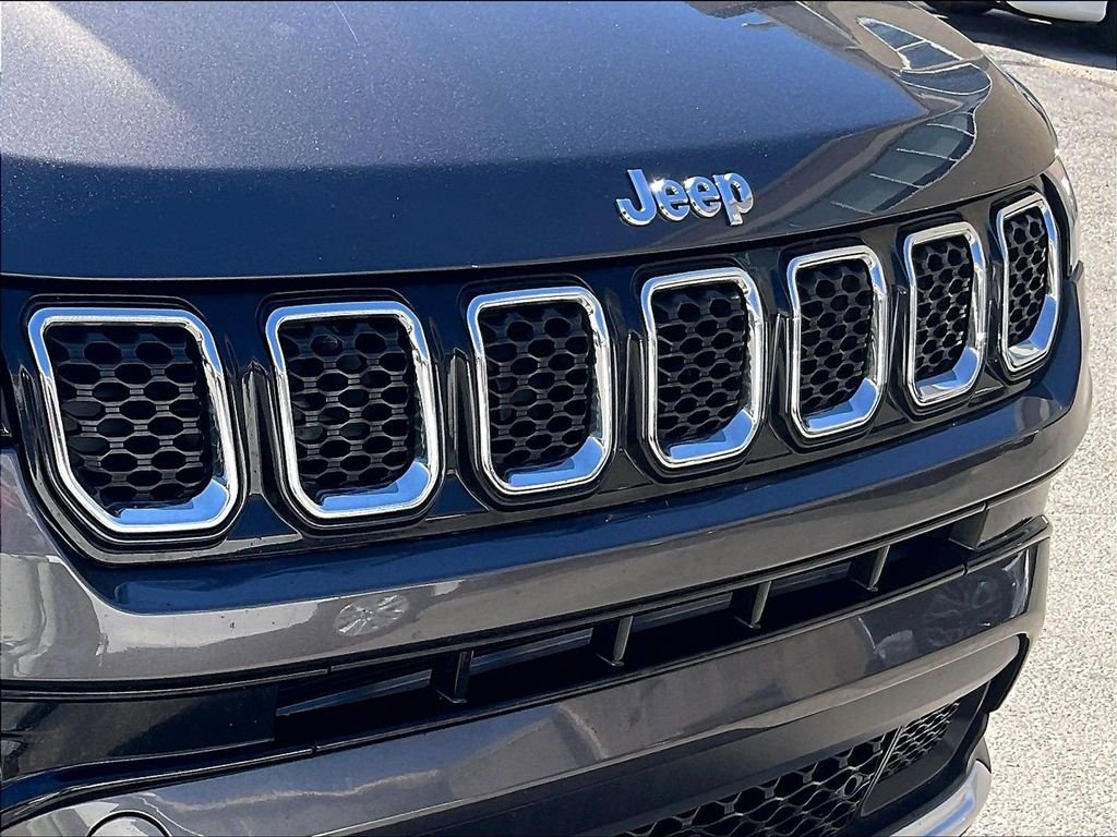 Used 2024 Gray Jeep Limited image 31