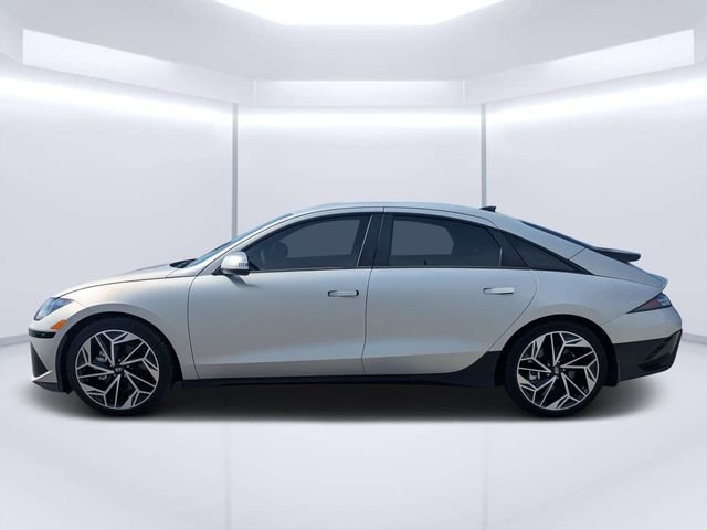 Used 2023 Gold Hyundai SEL image 6