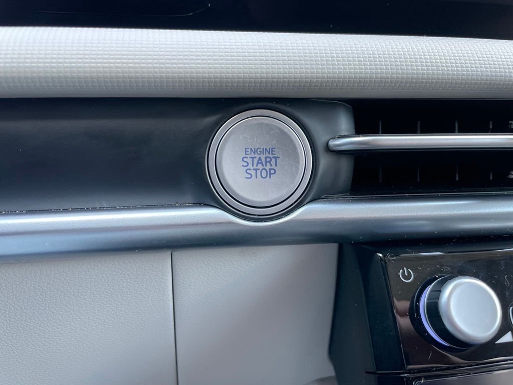 Used 2025 White Hyundai SEL image 39