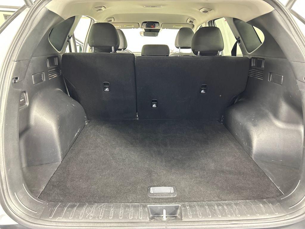 Used 2024 White Hyundai SEL image 19