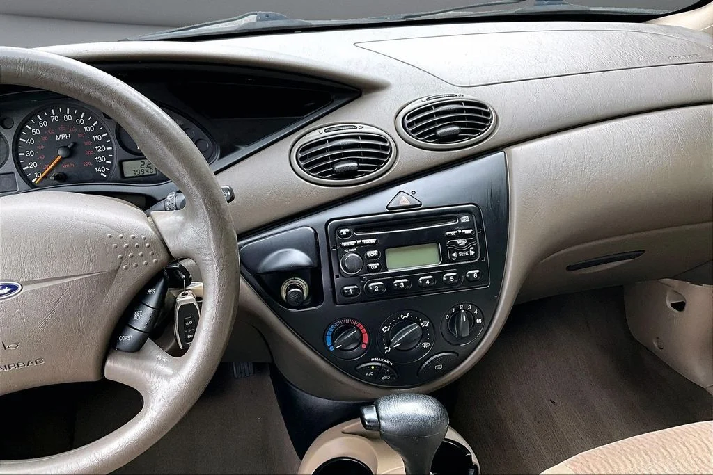 Used 2001  Ford SE image 9