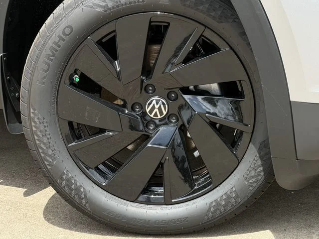 New 2026 Silver Volkswagen 2.0T SE w/Technology image 6