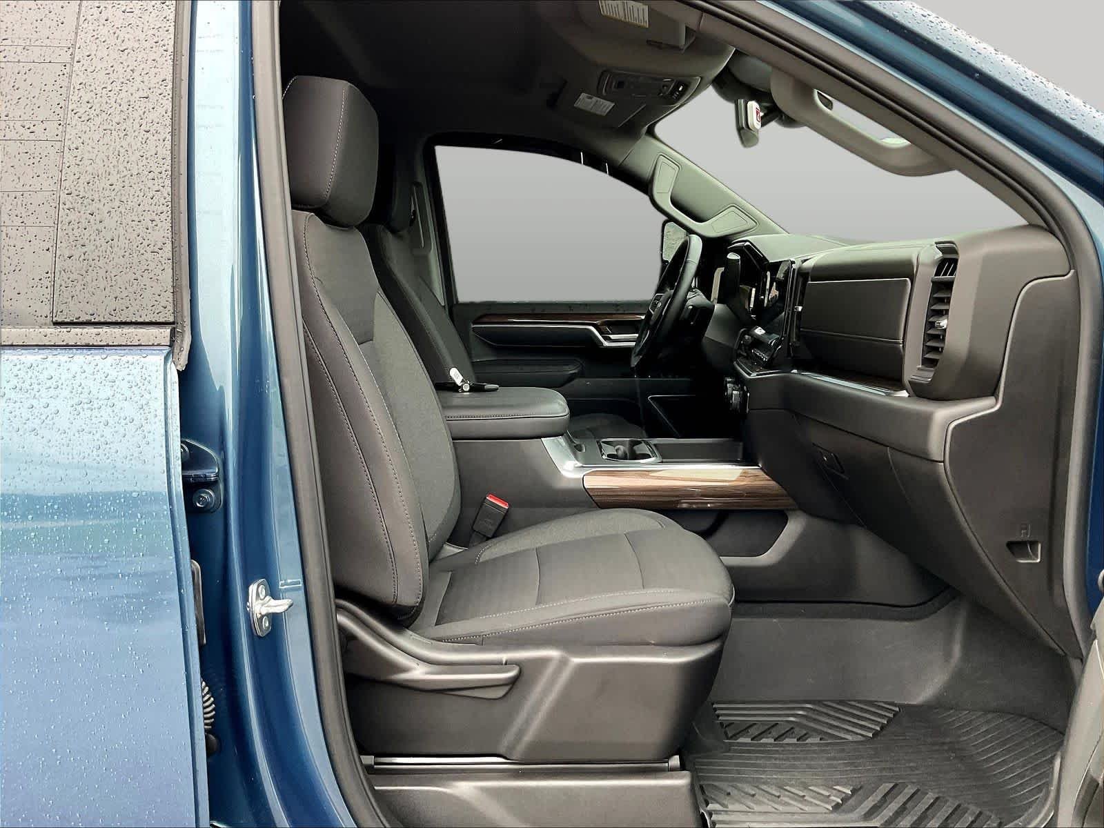 Certified Used 2025 Lakeshore Blue Metallic Chevrolet LT image 32