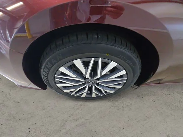 Used 2025  Nissan 2.5 SV image 9