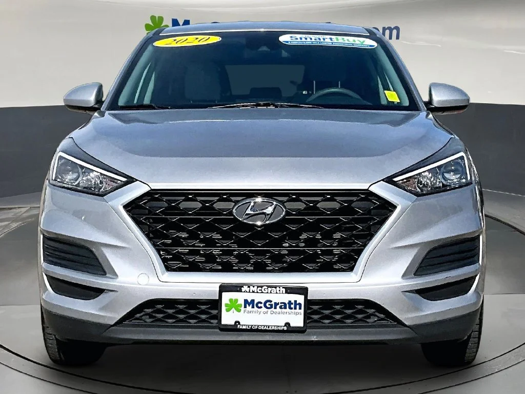 Used 2020 Silver Hyundai SE image 2