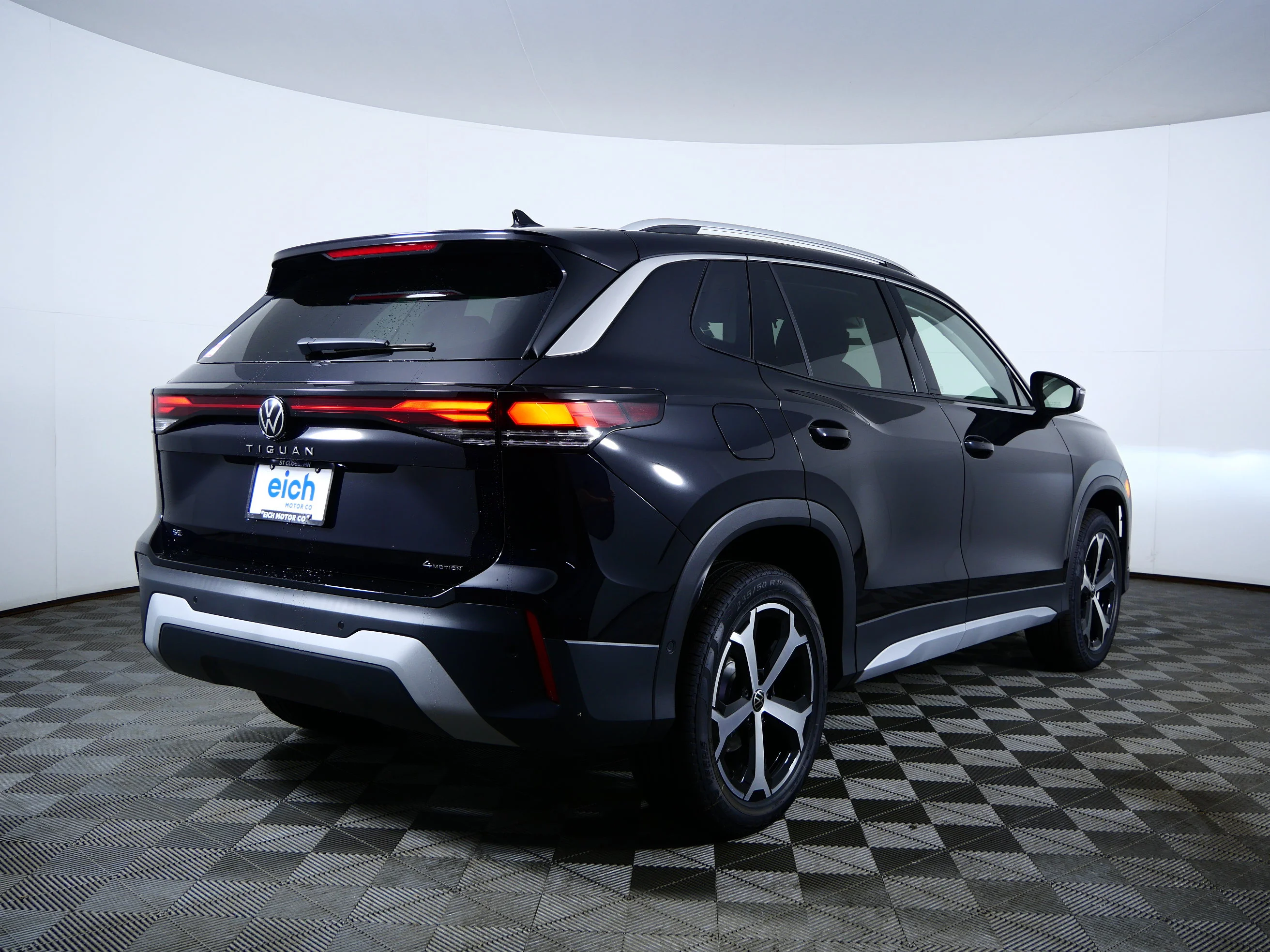 New 2026 Deep Black Pearl Volkswagen SE image 7