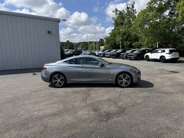 Used 2017 Blue INFINITI 2.0t Premium image 4