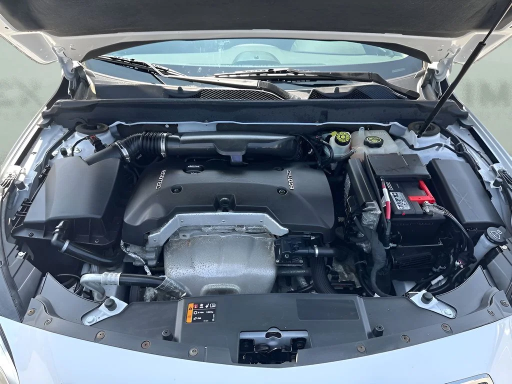Used 2013 White Chevrolet LT image 29