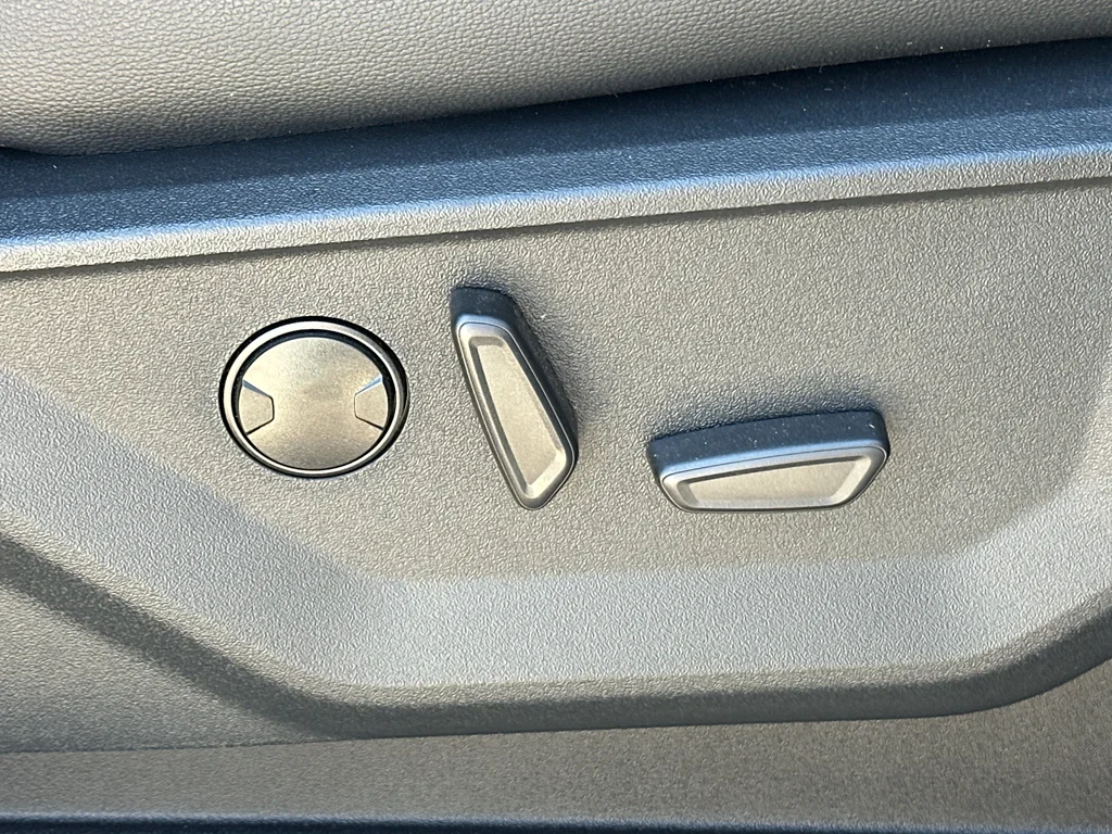 Used 2025  Ford Tremor image 36