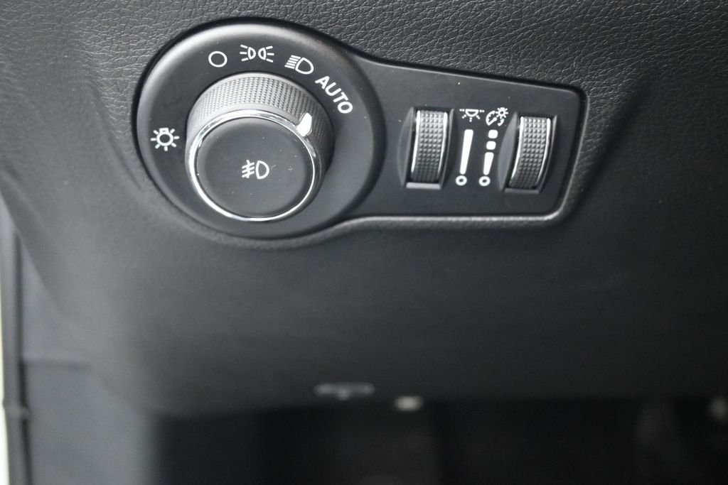 Used 2024 White Jeep Trailhawk image 21