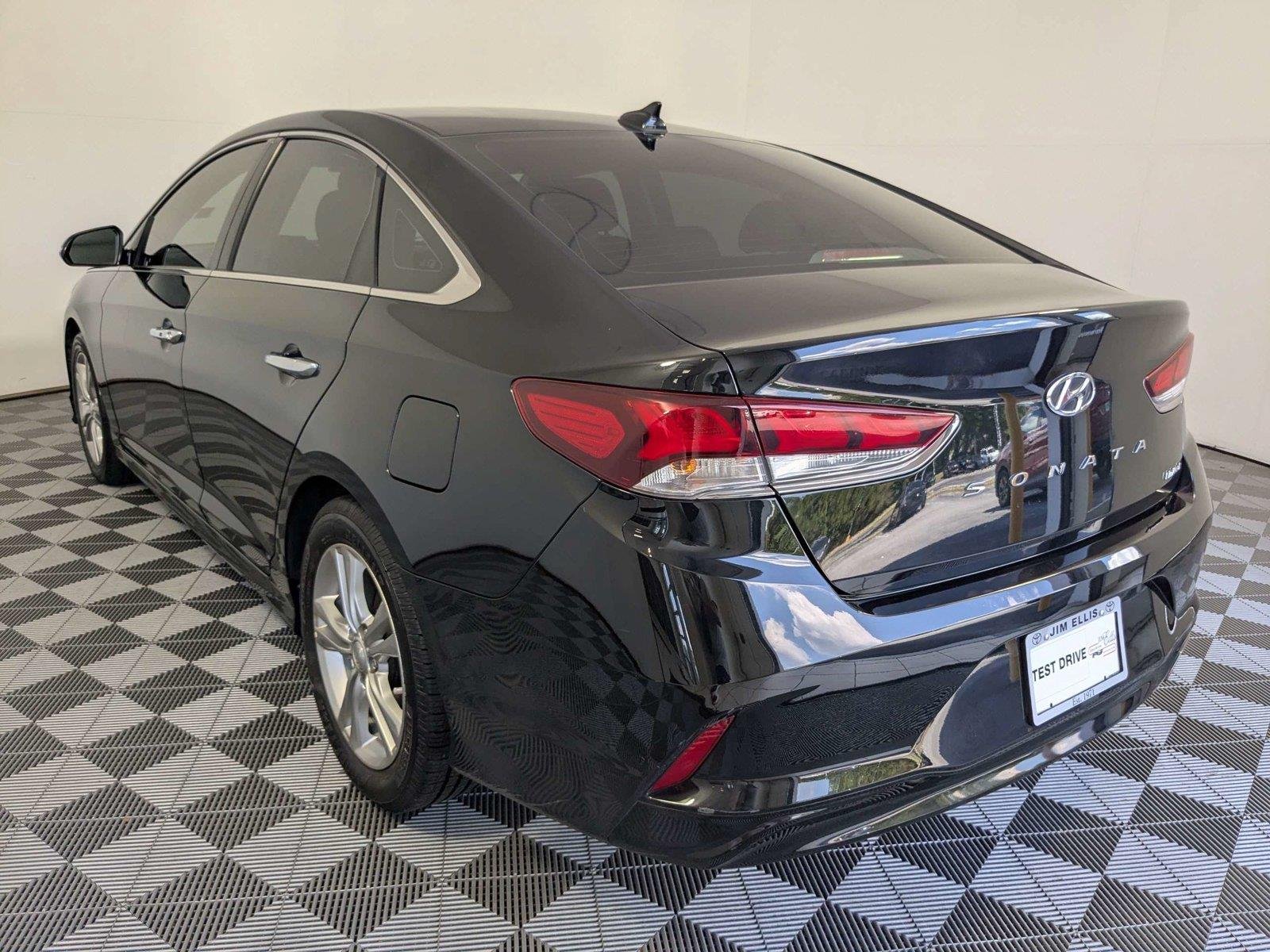 Used 2018 Phantom Black Hyundai Limited image 7