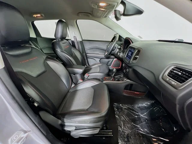 Used 2019 Silver Jeep Trailhawk image 37