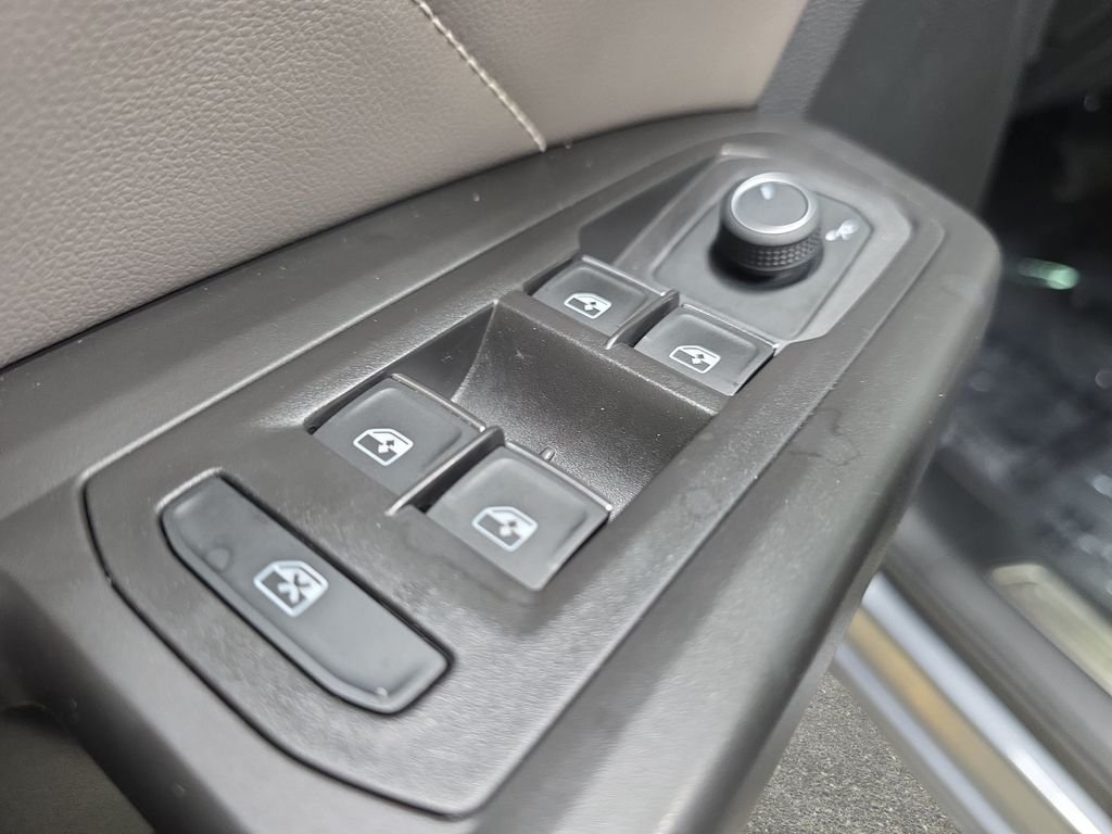 2023 Volkswagen Atlas SE w/Tech - Photo 26