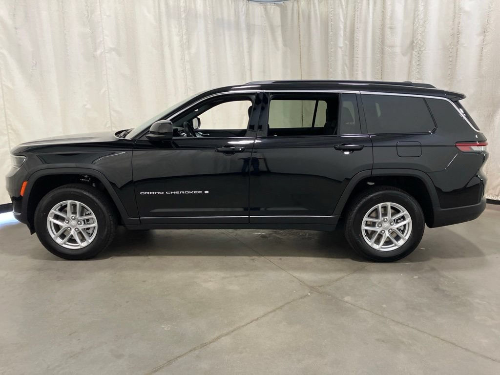 New 2026 Diamond Black Crystal Pearl-Coat Exterior Paint Jeep Laredo X image 23