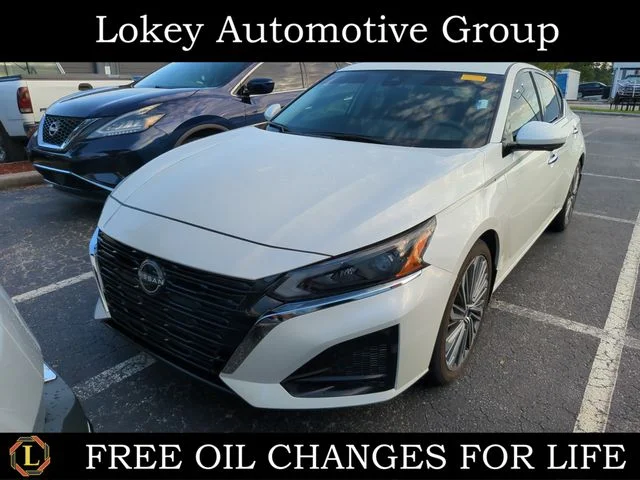 Used 2025 White Nissan 2.5 SL image 1