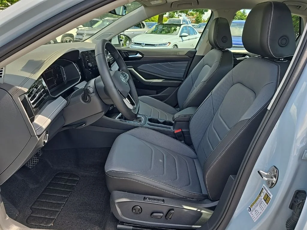 2025 Volkswagen Jetta SEL - Photo 6