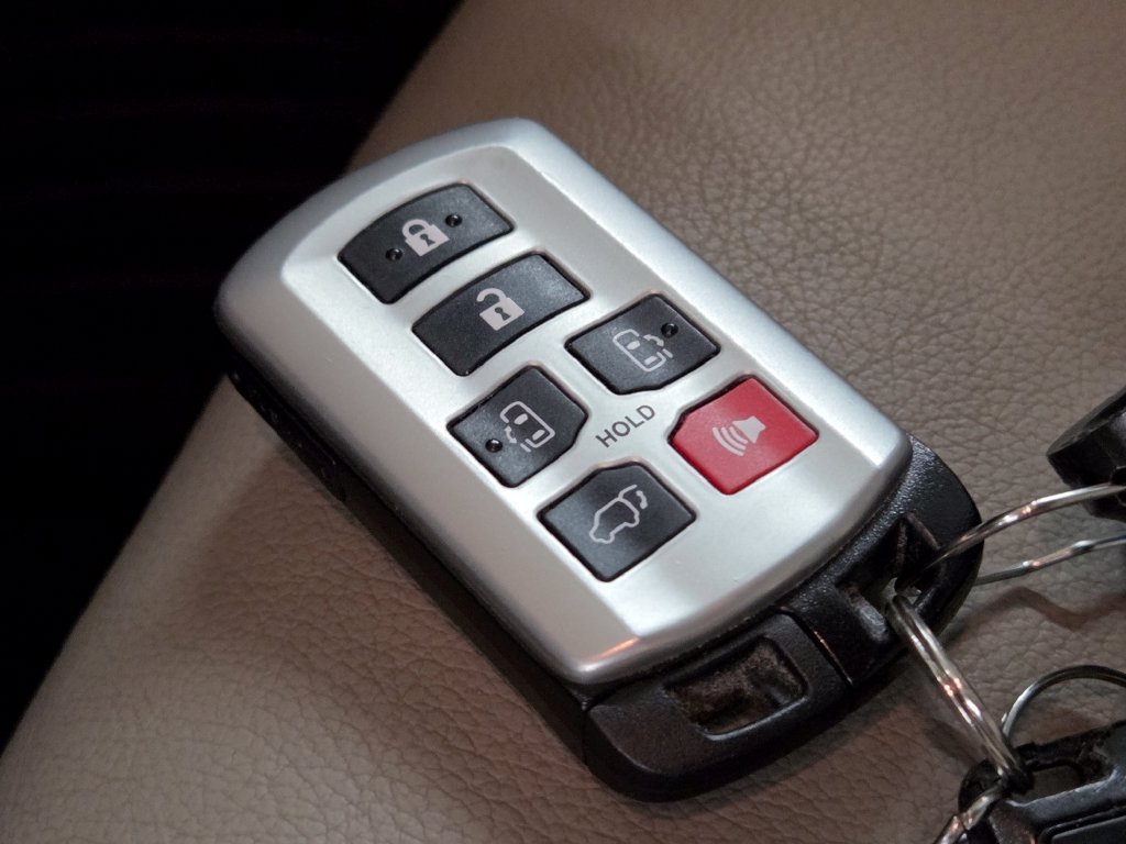 Used 2020 Black Toyota XLE Premium image 36