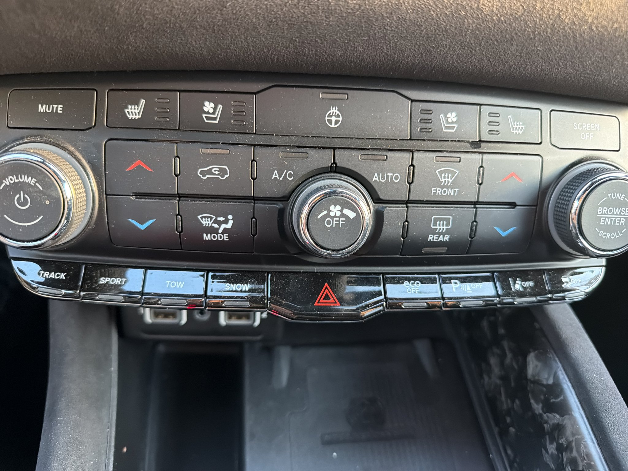 Used 2023 Whi Dodge Hemi Orange image 19