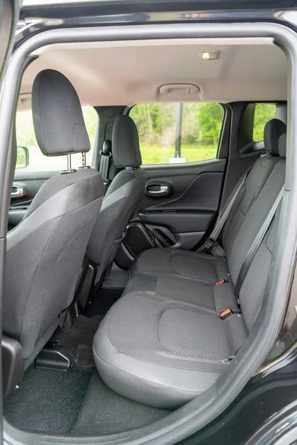 Used 2023 Black Jeep Latitude image 12