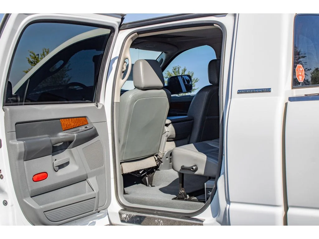 Used 2007 Bright White Clearcoat Dodge Laramie image 14