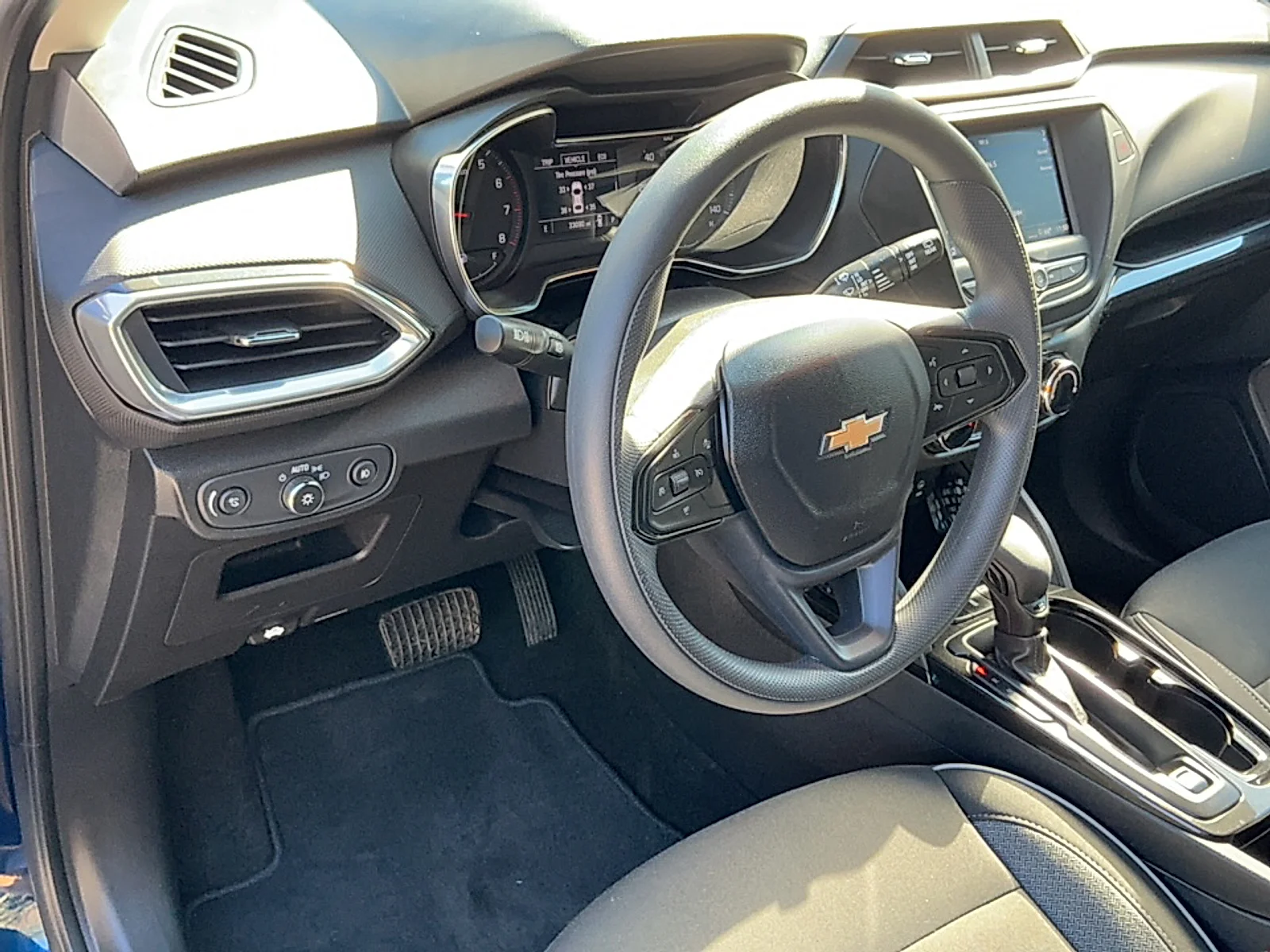 Used 2023 Blue Glow Metallic Chevrolet FWD LT image 10