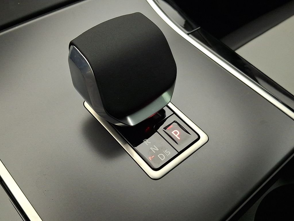 New 2026 Arroios Grey Metallic Land Rover S image 12