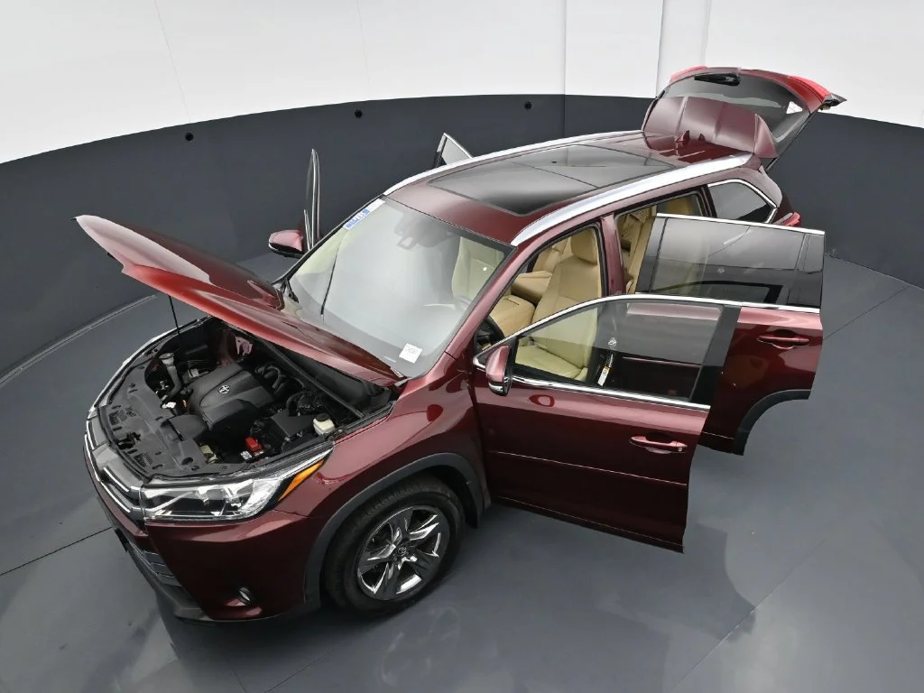 Used 2018 Ooh La La Rouge Mica Toyota Limited Platinum image 39