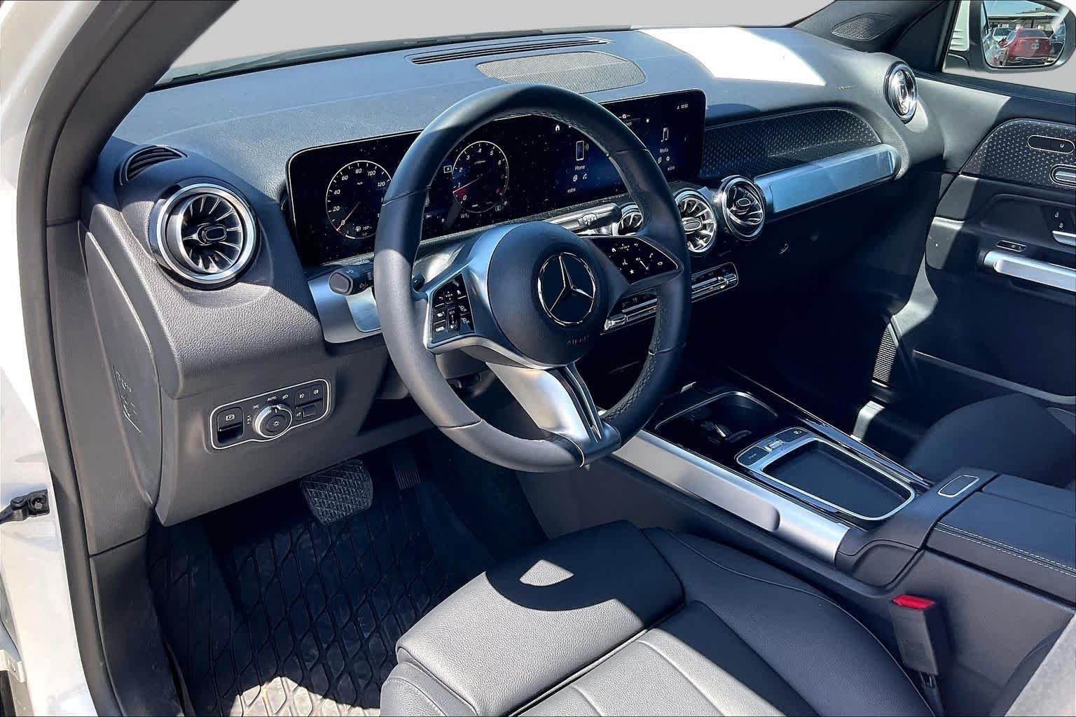 Used 2024 Polar White Mercedes-Benz GLB 250 image 16
