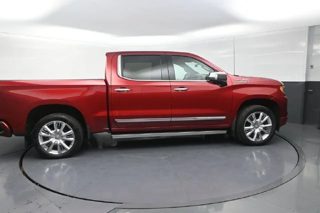 Used 2023 Red Chevrolet High Country image 9