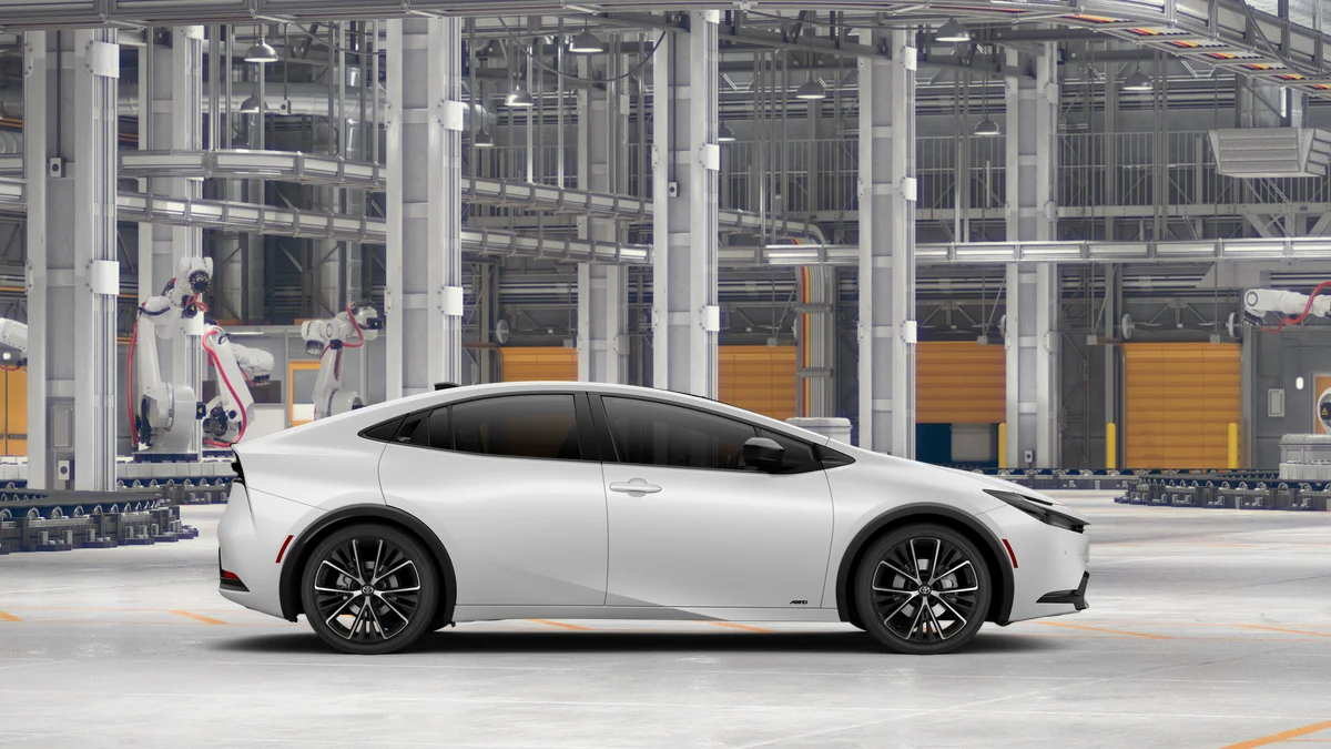 New 2027 Wind Chill Pearl Toyota XLE AWD image 12