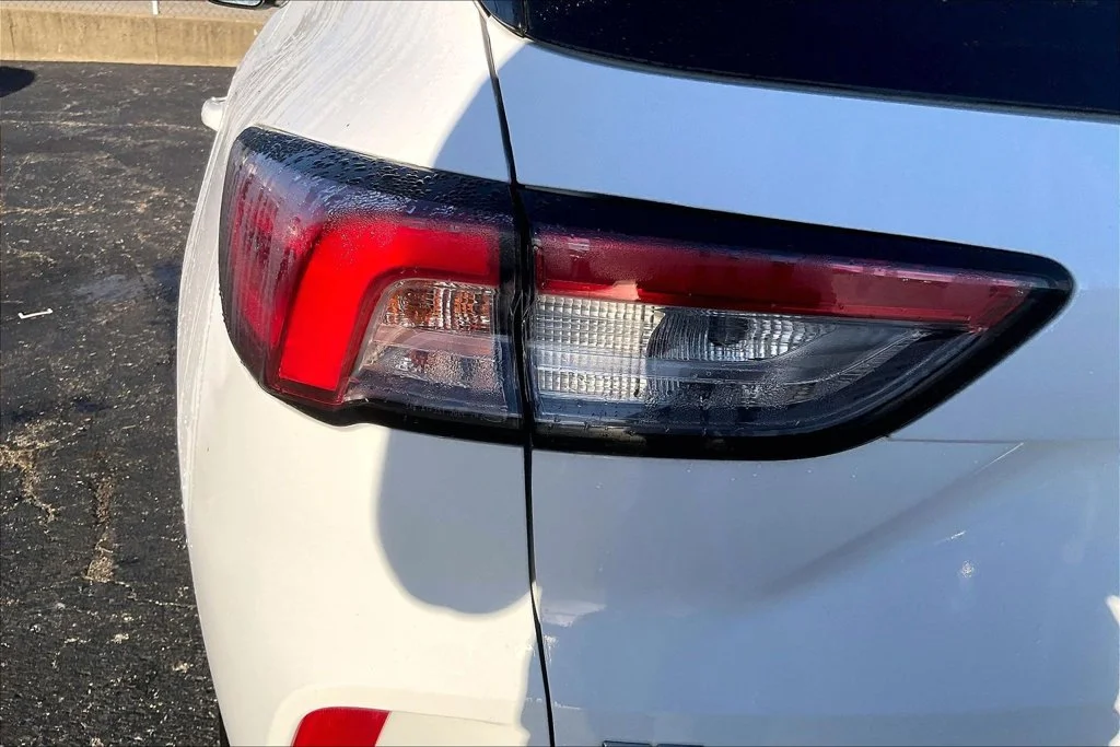 Certified Used 2022 Oxford White Ford SE image 29