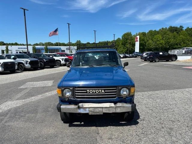 Used 1987 White Toyota Base image 2