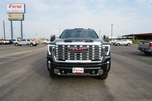 Used 2024  GMC Denali image 2