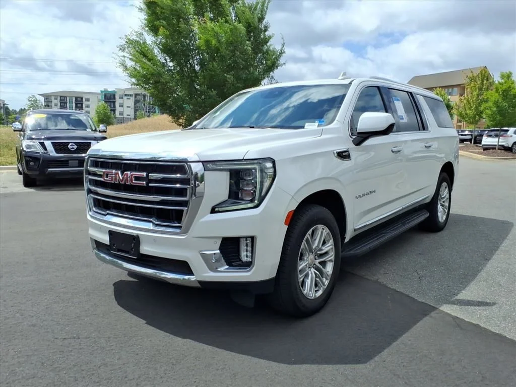 Used 2023 White GMC SLT image 40
