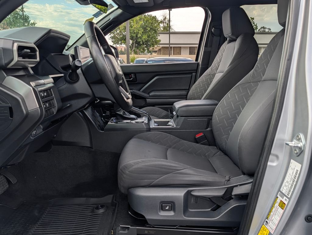 2025 Toyota Tacoma SR5 - Photo 10