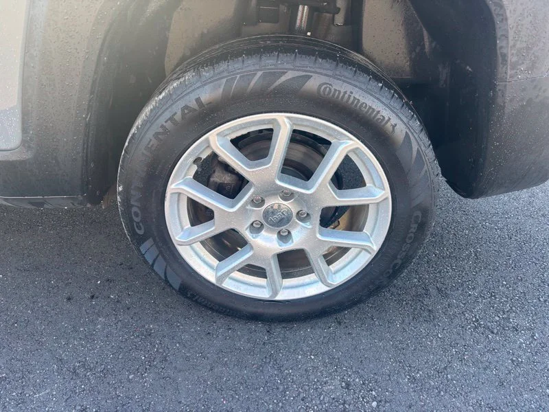 Used 2020 Gray Jeep Latitude image 16
