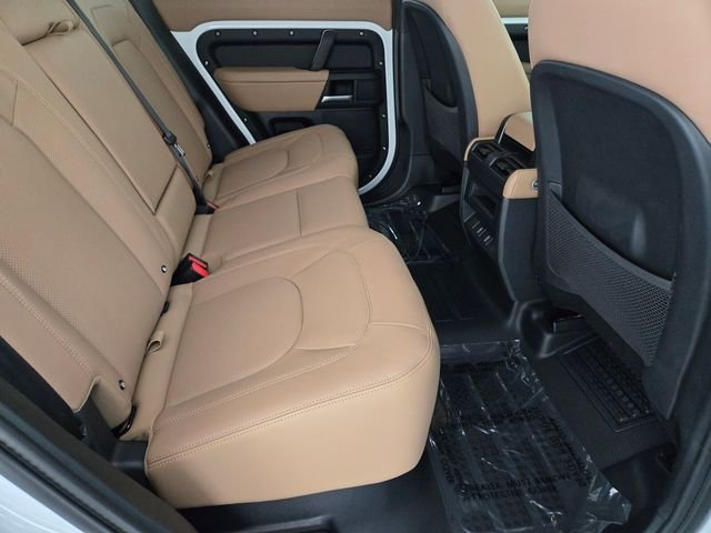 New 2026 Fuji White Land Rover X-Dynamic SE image 17