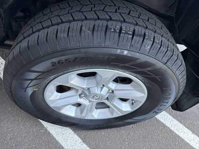 Used 2016 Classic Silver Metallic Toyota SR5 4X4 image 21