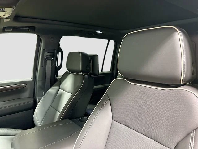2025 Chevrolet Suburban Premier - Photo 25