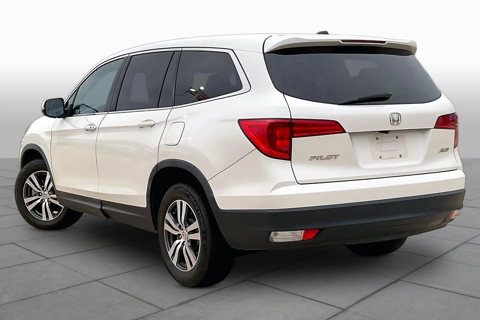 Used 2016 White Diamond Pearl Honda EX-L image 12